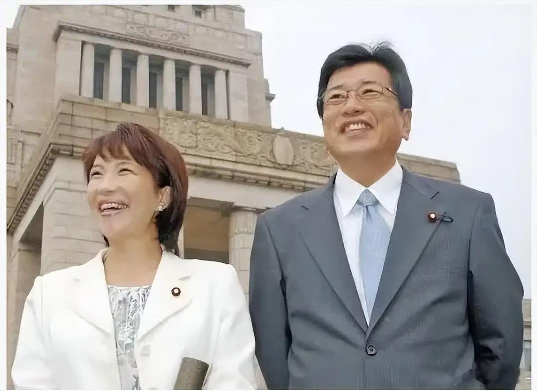 日本首相形象翻车！丈夫爆料家庭内情，人设真假引热议日本首相高市早苗一直通过社交平