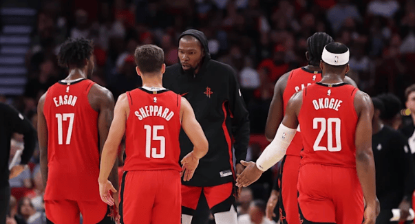 奥科吉: 很多人称KD没有领导能力, 他只是不喜欢煽动情绪