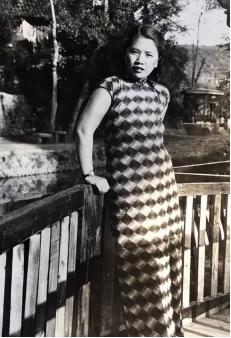 1938年，周总理安排一女特工打入国民党内部。然而，女特工竟嫁给了国军高官，身份
