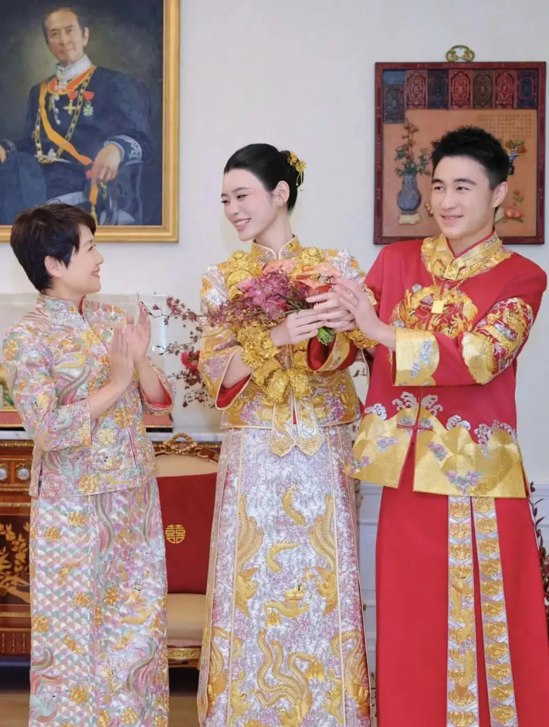 梁安琪送了奚梦瑶22只金镯子，总价近300万：奚梦瑶何猷君豪门敬茶礼，何鸿燊画像
