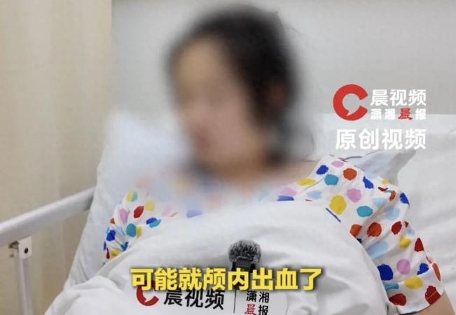 乐极生悲！8月27日中国江西网报道，长沙谭女士打麻将摸了一把绝佳好牌，兴奋过度
