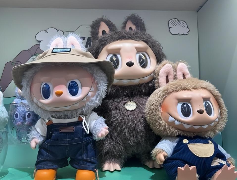 跌了44%，市值蒸发2000亿港元，泡泡玛特的股价这几个月坐了一次“过山车”，但