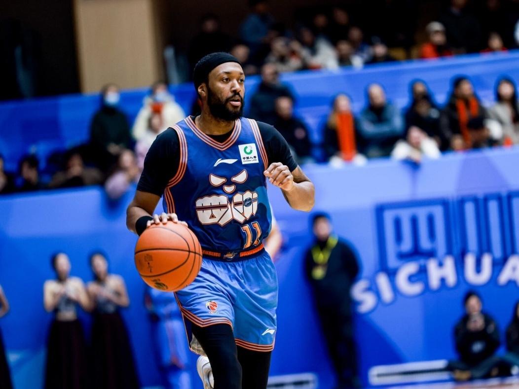 CBA最新消息：据直播吧报道，已经被取消注册的前四川男篮外援庞兹预计将签约中国N