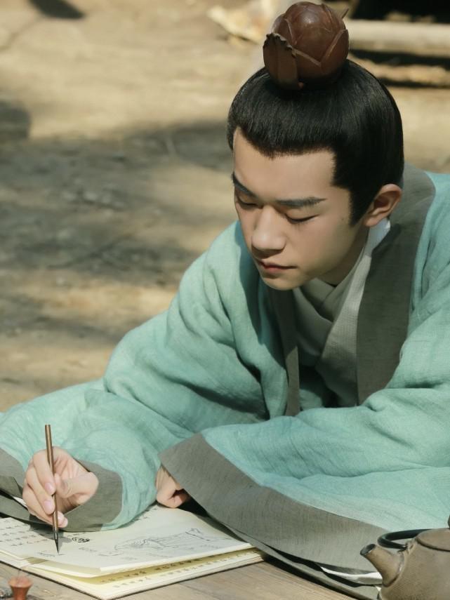 汉末时，有一个富人得了重病，临终之前，竟要把财产交给女婿。女婿不肯接受，要富人传