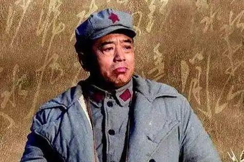 那年，彭德怀到格尔木视察，当天半夜，彭老总亲自检查岗哨位，他站在一个哨兵身边问道