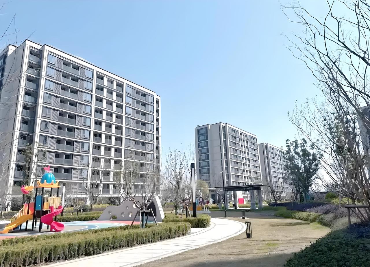 杭州笕桥次新房从5.2万腰斩到2.7万的核心原因笕桥房价出现近乎腰斩，不是单