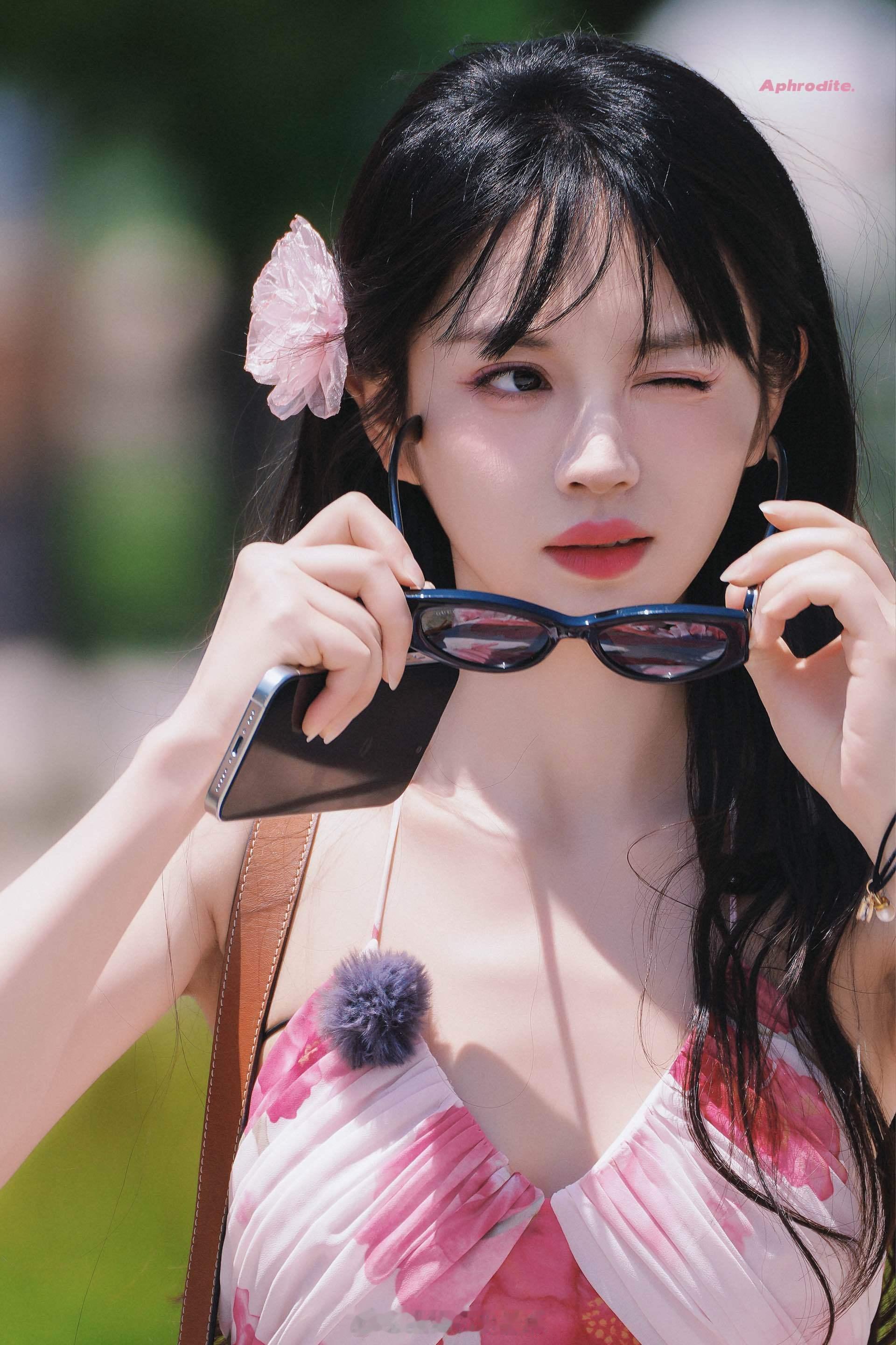 田曦薇姐姐妹妹抓娃娃最新物料，粉粉嫩嫩的小田😊​​​