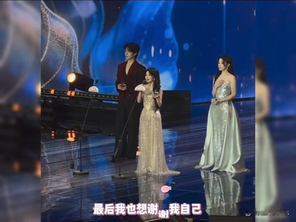 我知道短剧女神余茵个子不高，但没想到这么娇小，印象中短剧男主各个都是180㎝