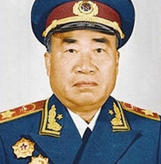 1976年7月的北京，闷热潮湿。一个月前，90岁的朱德元帅与世长辞。追悼会结束后