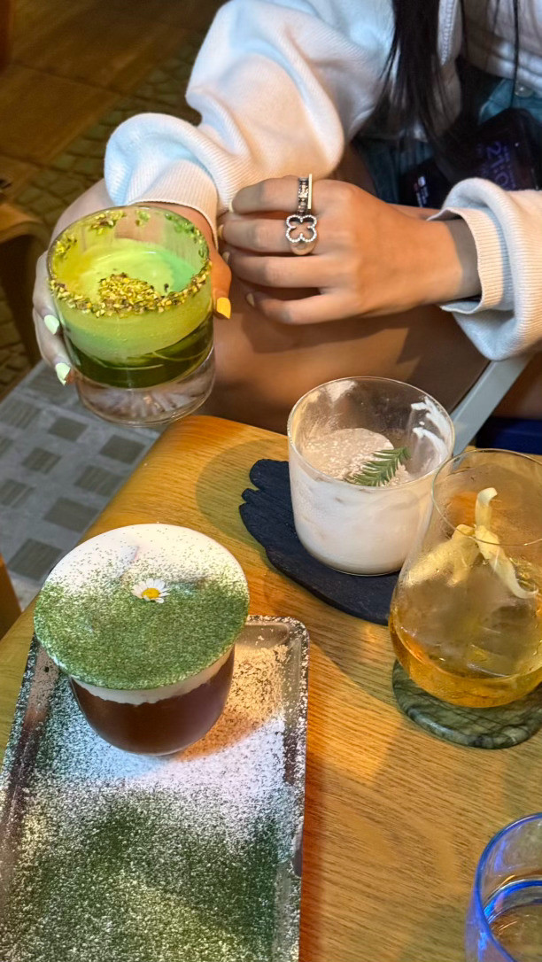 谁家好人晚上九点喝咖啡三个人喝7杯