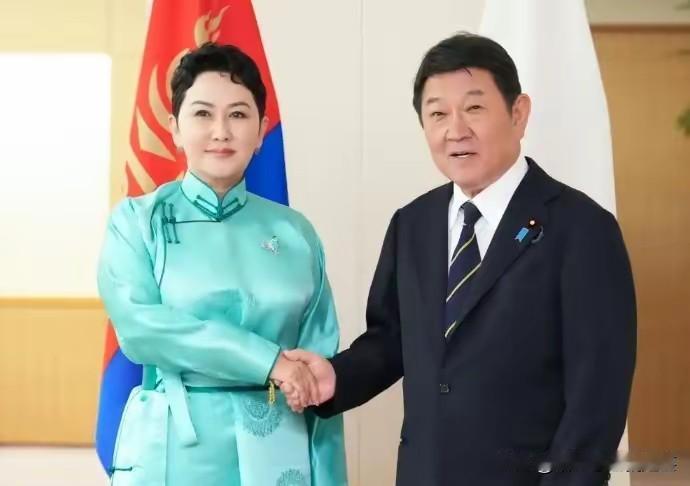 据日本媒体6月16日报道，蒙古国外长巴特蒙赫·巴特策策格在接受采访时表示，蒙古国