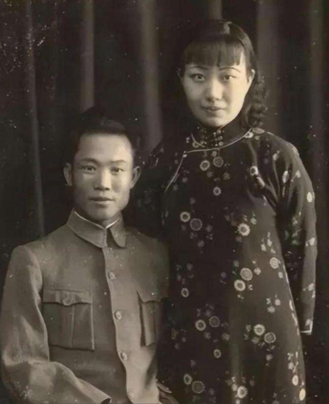 1925年，陈诚回家奔丧。7年不见的妻子，想与他同房。妻子刚到床上，就被他强行推
