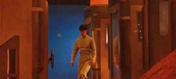 腥气浓得像铜锈。腾讯视频拍板3亿预算那晚，原著粉的私聊群炸了——现在满屏就一个