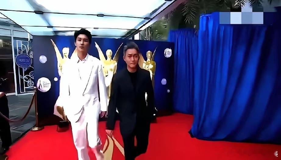 杨志刚杨旭文在国外直接杀疯了。12月4日新加坡的亚洲影艺创意大奖，《唐朝诡事录》