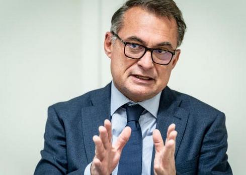 德国央行行长威胁：准备好了对中国报复 11月7日，德国中央银行行长、欧洲央行