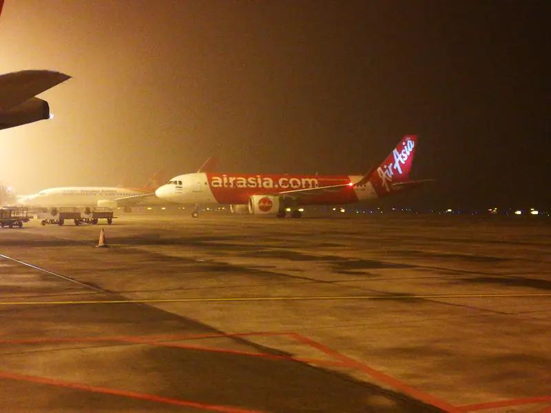 4月22日凌晨，重庆飞吉隆坡的亚航D7809航班出大事了。一个自称空姐的中国籍女