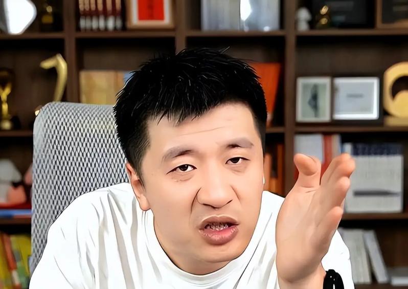 张雪峰有段话，说得又冷又真：“公安局的，孩子在读警校；卫健委的，孩子在学临床；法
