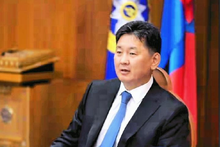 刚看到，蒙古高层最近这出权力斗争，看得人心里直发紧。两边往死里掐，结果都伤得不轻