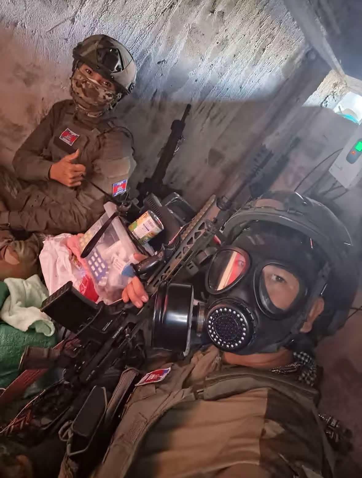 柬埔寨皇家陆军（RCA）装备了土耳其制造的DeryaMk-12半自动霰弹枪。这