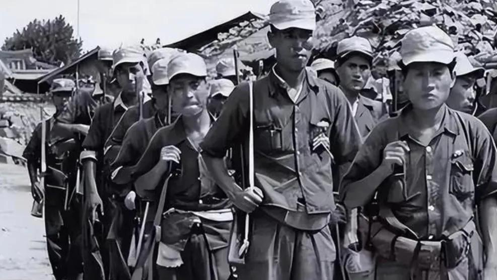 志愿军战俘2.1万，绝大部分是1951年5月间在第五次战役后期被俘的，其中原国民