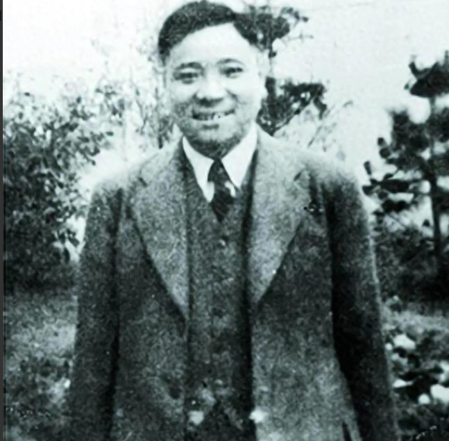 1939年，五重间谍袁殊被76号逮捕，李士群要他招供，谁知他一点不慌，反而淡定地