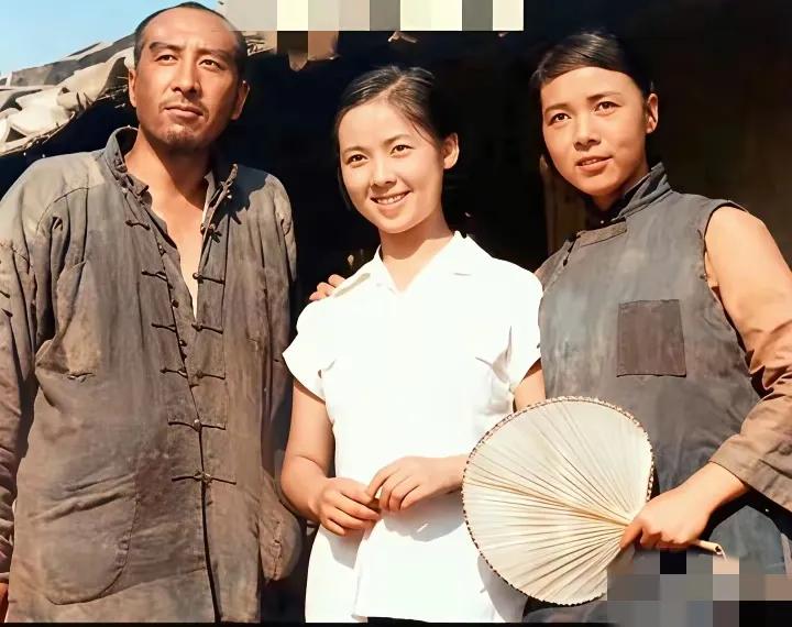 大家知道这是哪部电影？三位演员都叫什么名字吗？能回答正确的，估计都60岁以上了。