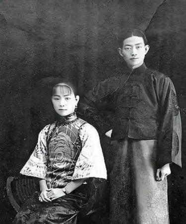 1921年，27岁的梅兰芳娶16岁的福芝芳，娶亲当晚，他没有入洞房，转身去了原配