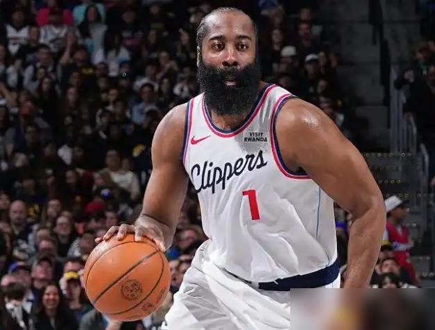 我求你别再骂哈登了，联盟要多赚3个亿门票钱，他那8次失误只是在照剧本演。你看