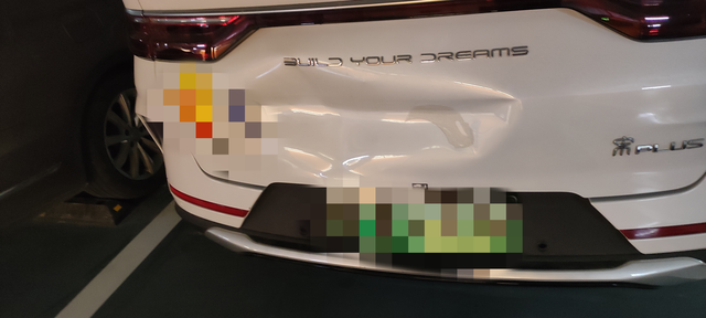 车门瘪了宋的后尾门太软了吧今天出停车场的时候，前面的杠起来以后又下去了，然后我