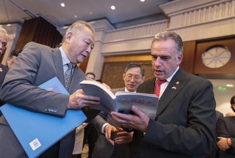 乌拉圭总统奥尔西回国后，仍“意犹未尽”，他感叹说：“这次访华，是乌拉圭迄今为止取