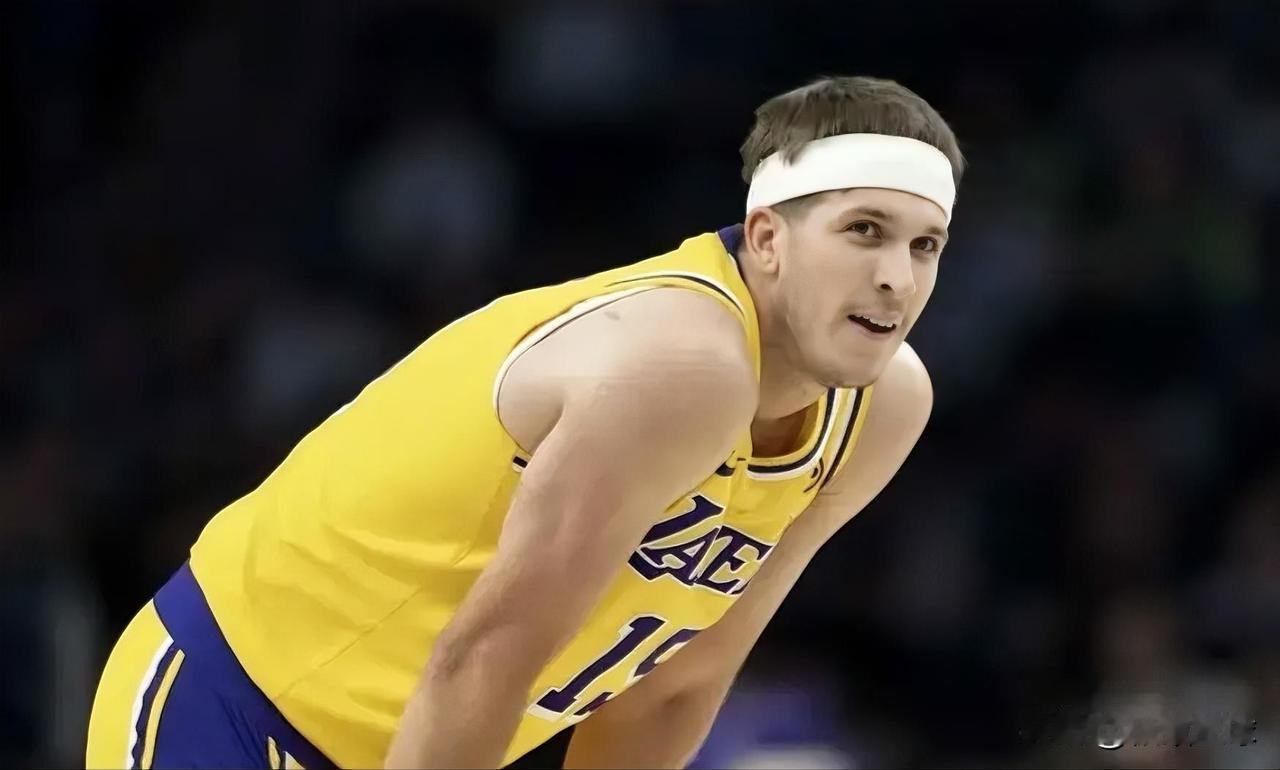 湖人新星里夫斯放下狠话：新赛季防守会好很多，每个人各司其职！据Lakers
