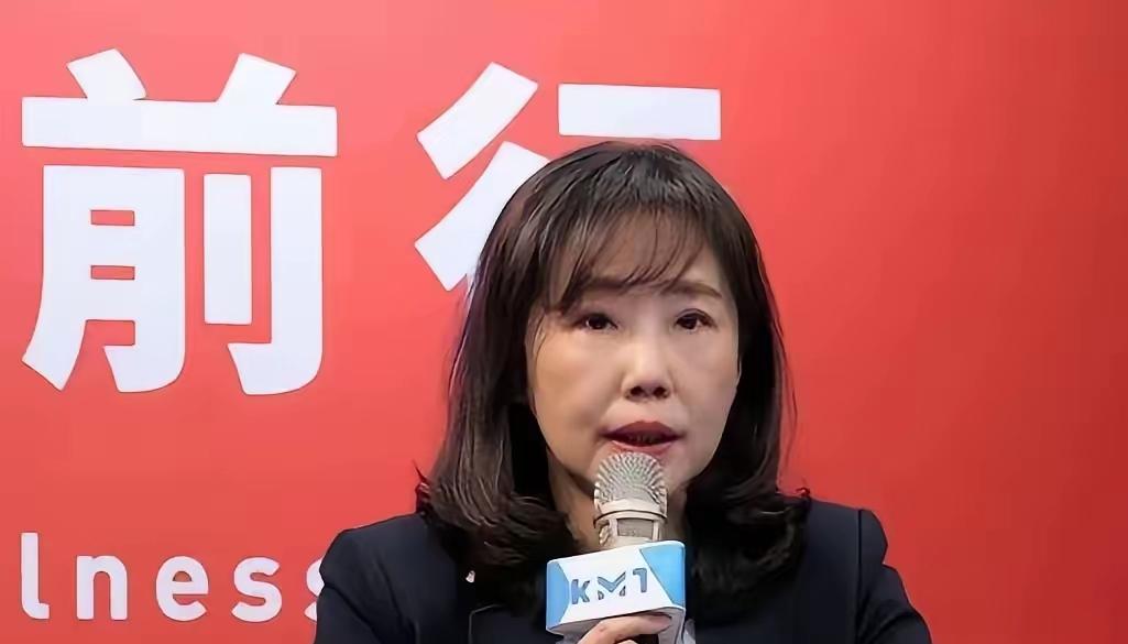 尹乃菁狠酸民进党，昨天尹乃菁在记者会上狠酸民进党，说赖清德连过境美国都做不到，才