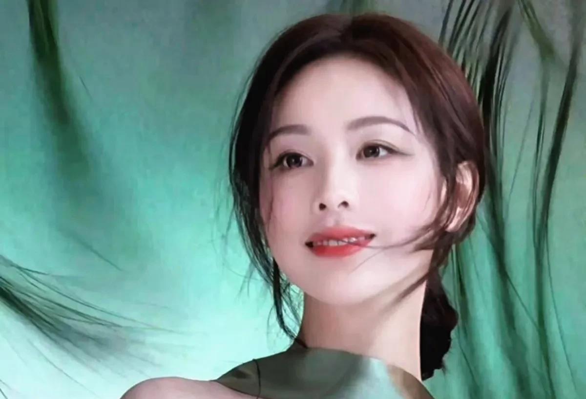 国产剧《翘楚》官宣陈都灵与周翊然平番引发舆论风暴，一场关于流量的角力正在上演。该