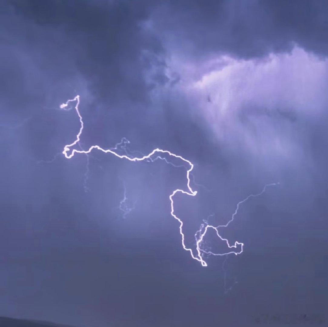 成都暴雨成都这雨下得是真够狠的🌧️昨夜今晨（7.16-7.17）中西部狂刷大