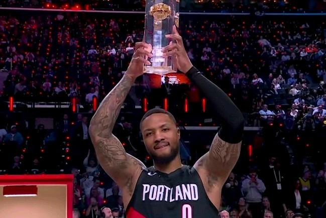 利拉德三分夺冠！印证3点尴尬的事实：第一：利指导三分王实至名归，常规赛一场比