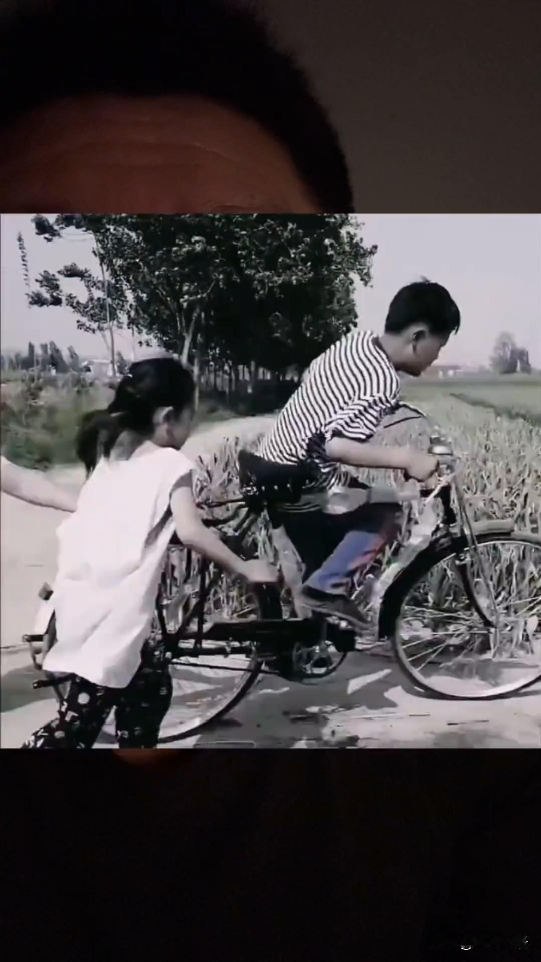 对这些画面熟悉吗？骑过二八大杠的都来聊聊！现在都是汽车，电动车，就自行车都很少