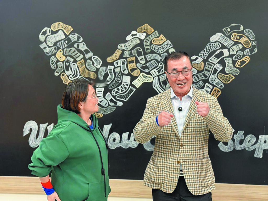 《美丽岛电子报》13日发布的新北市长民调显示，在蓝绿阵营的激烈对决中，国民党参选