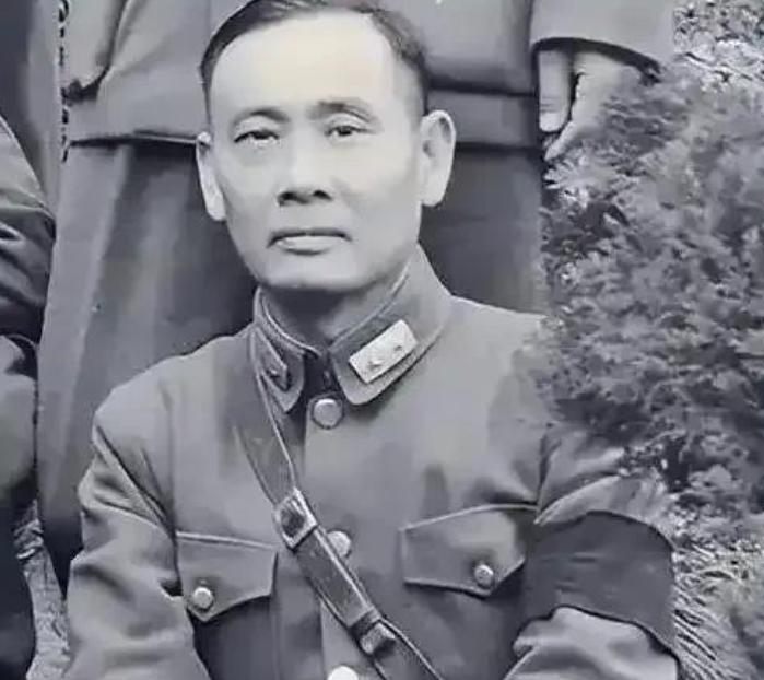 1951年，新疆起义改编的解放军骑兵第7师出现了叛乱，王震将军召见该师师长韩有文