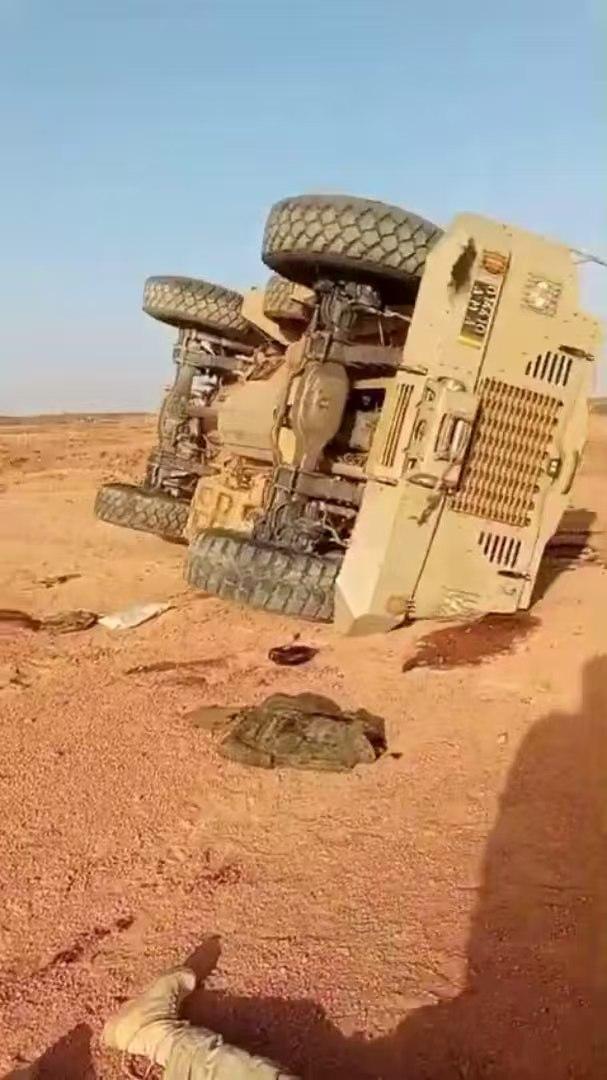 马里重镇基达尔失守了，俄军和马里守军只能突围！多辆俄罗斯和我国制造的装甲车辆被摧