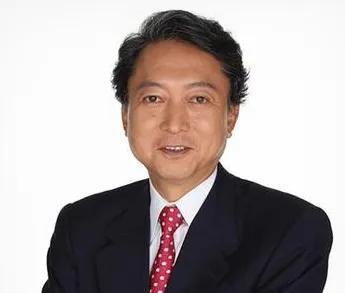 日本前首相鸠山由纪夫出席抗日战争胜利80周年纪念阅兵活动！鸠山由纪夫是首个承认侵