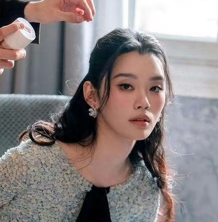 奚梦瑶在法国举行婚礼，兴奋地晒出了婚宴现场，没想到的是，“奶茶妹妹”章泽天，居然