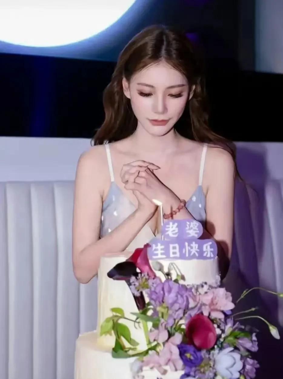 马筱梅生日宴的照片被扒出来了！好家伙，吃的是法餐，听说一人就得花五千块，光这顿饭