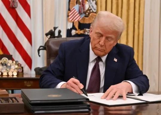 就在刚刚，特朗普下了重手。美国华盛顿特区日前发生国民兵遭枪杀案，震撼全美。为了回