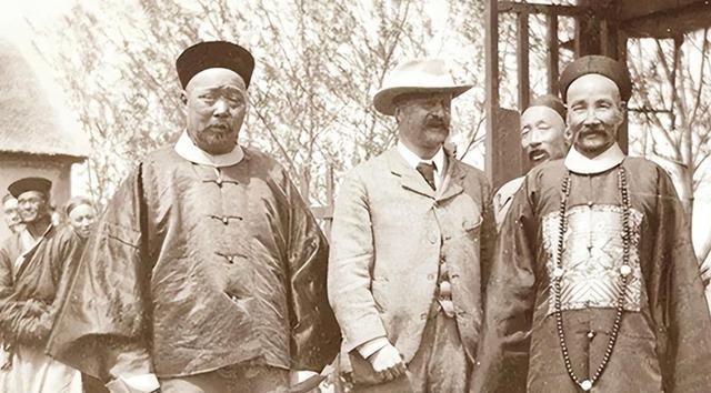 [点赞]清朝外交官许世英出使欧美，被邀请去看跳舞，他一脸欣赏地看完后，记者连忙