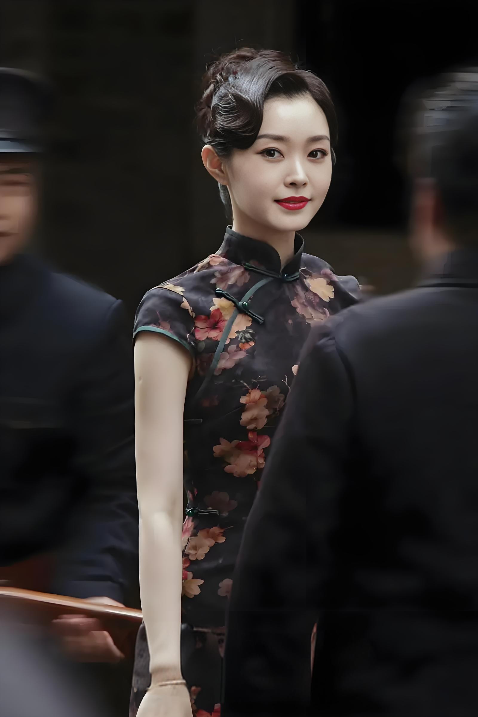 伪装者《伪装者》电视剧播出十年了，这部剧的女一号不是饰演大姐的刘敏涛、不是饰