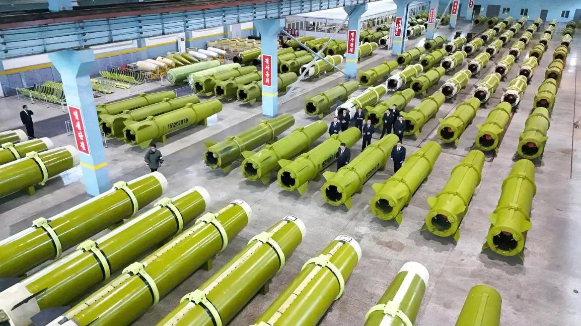 650万发炮弹打光，朝鲜军工厂开足马力，俄还能撑几年？去年开始，俄罗斯那边的仗