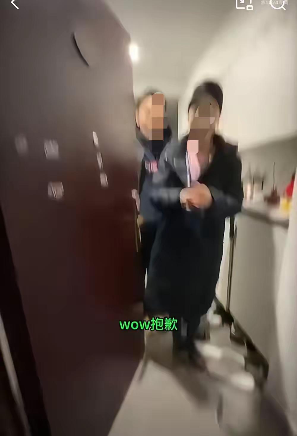 女子和飞行员男友分手，心里不忿上门上门讨说法，开门却蹦出个空姐。她前男朋友着急要