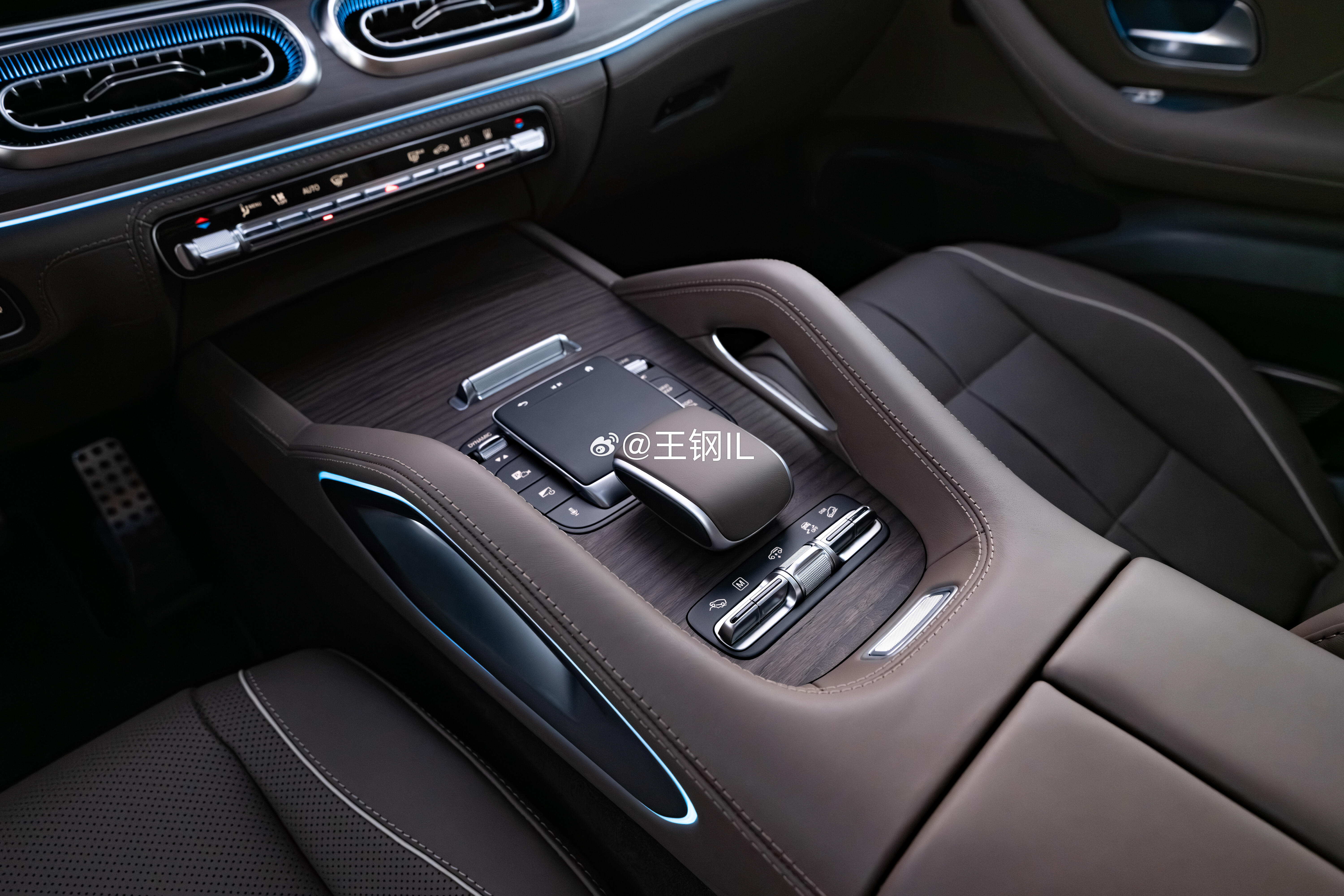 2026款奔驰GLS正式发布，这些升级能否让你心动。GLS580：V8回归平