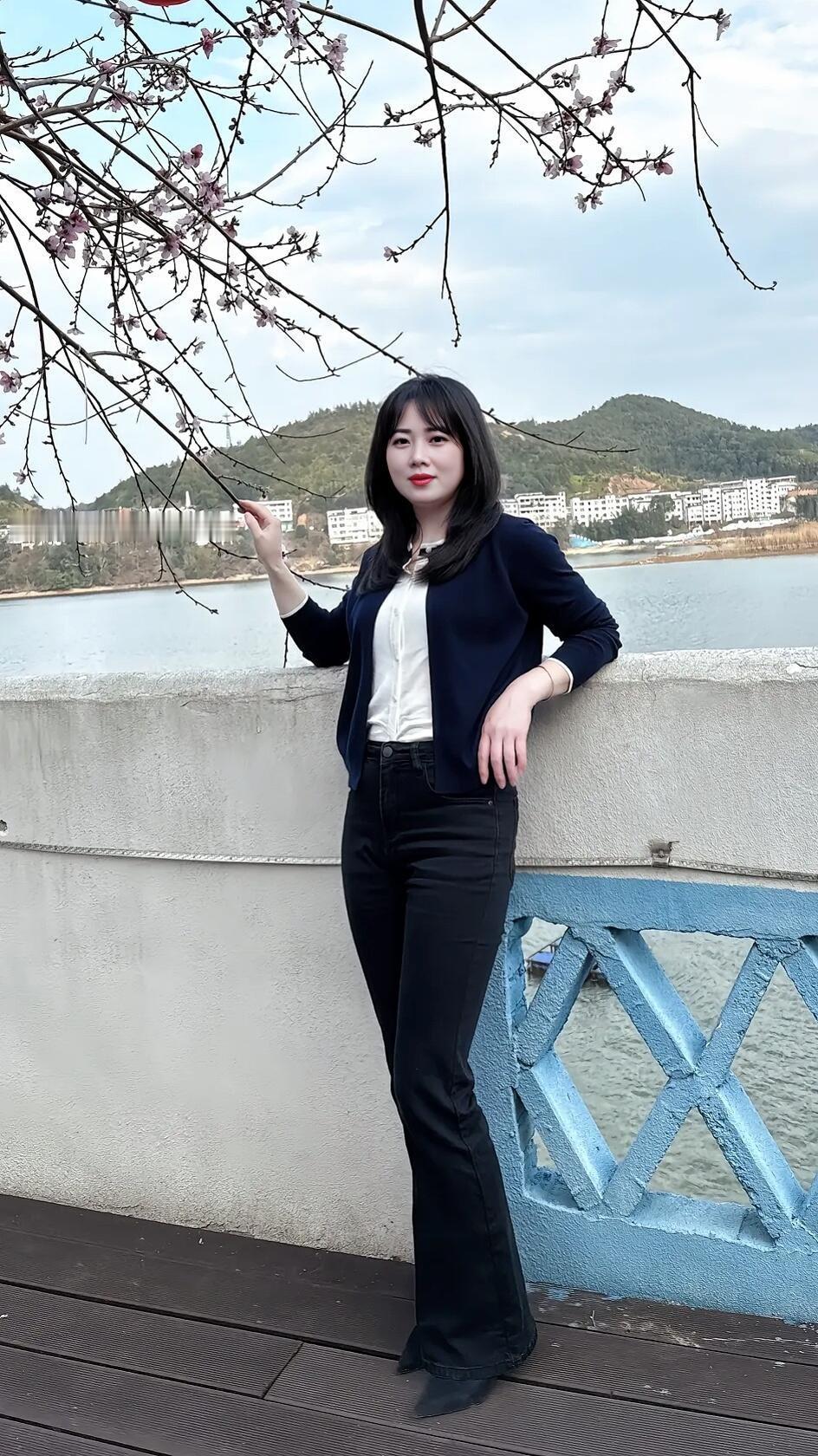 直到我遇到了一个很喜欢我的人他用行动告诉我最好的爱是耐心和陪伴