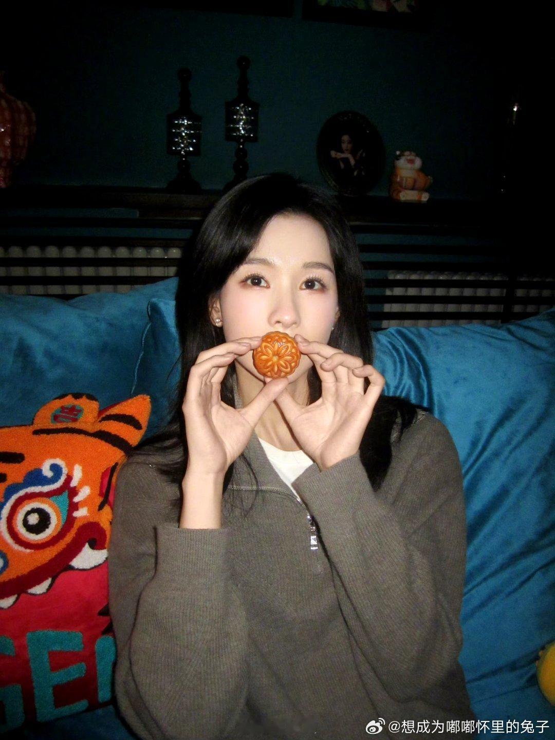 #陈都灵#🍓#陈都灵白幼薇#🍓#陈都灵今天也没变成玩偶呢#🍓祝你是无解的诗，不需任何韵脚与注释